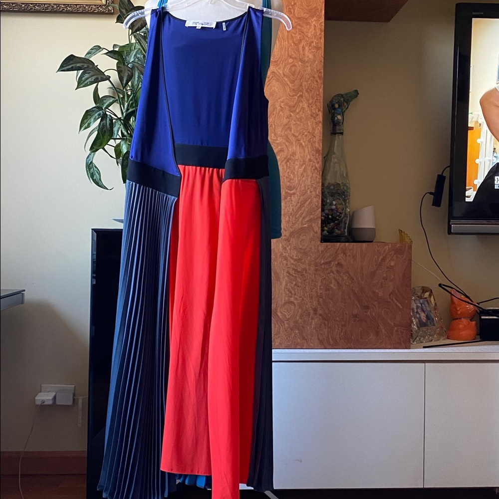 Like new DVF dressy wrap Dress - Picture 7 of 8
